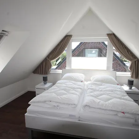 1380- Annina 3 *